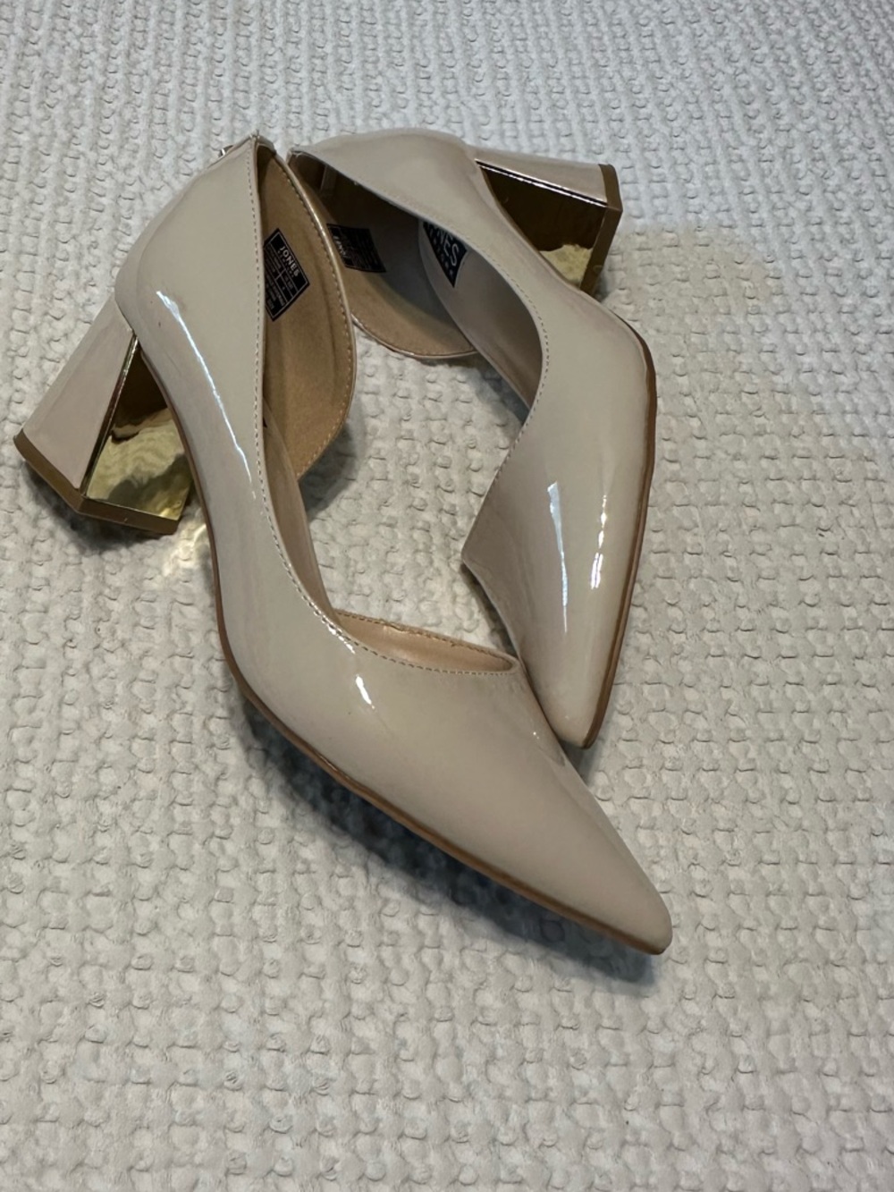 Jones New York Patent Pointed Toe Low Block Heel Pumps in Nude - Picture 7 of 9